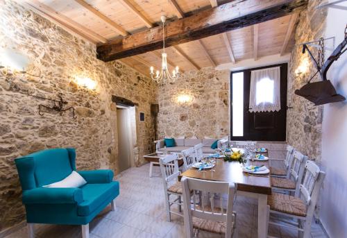 Trigono Luxury House