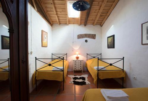a room with two beds and a lamp in it at Herdade das Pintas in Monforte