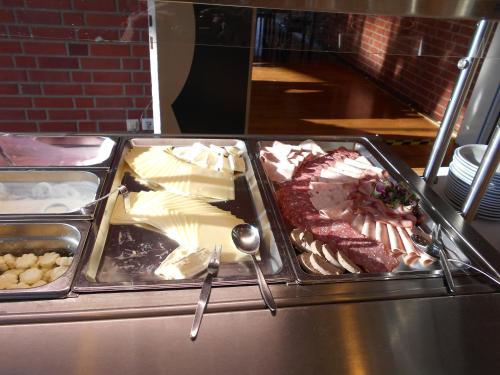 Jídlo v hostelu nebo okolí