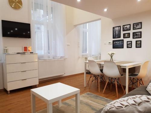 Renaissance Studio Apartment 1063 Budapest, 24 Munkácsy Mihály utca kép - 3