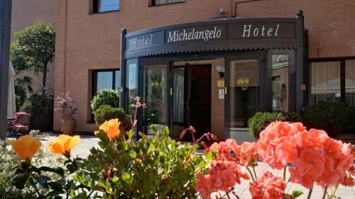 a building with a bunch of flowers in front of it at Hotel Michelangelo in Sassuolo