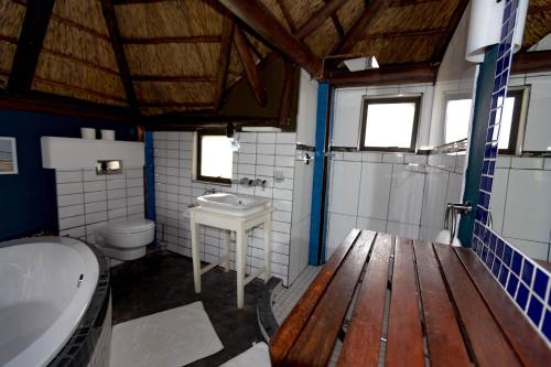 Bilik mandi di Inyameko BnB