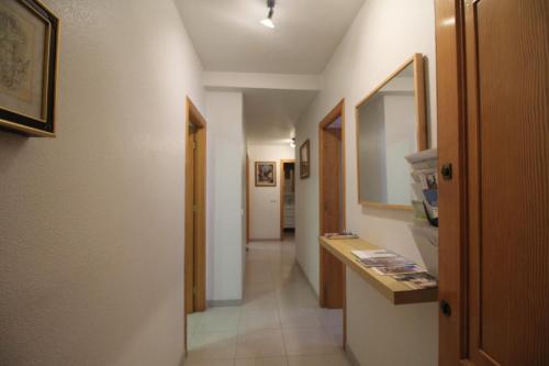 a hallway of a room with a hallway at Piso Vacacional en Murcia in Beniaján