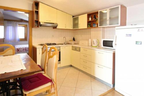 Kuchyňa alebo kuchynka v ubytovaní Apartments Branko
