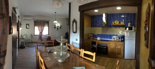 a kitchen and dining room with a table and a dining room at El Retiro de Cervantes in Ossa de Montiel