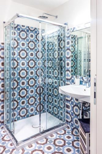 a bathroom with a shower and a sink at Garibaldi 13 in Turin