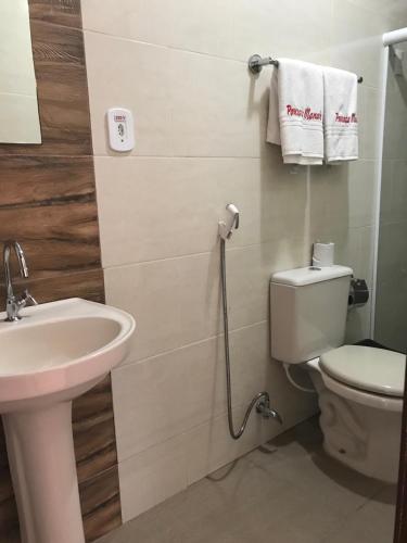 Et badeværelse på Pousada e Restaurante Manah