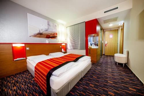 Katil atau katil-katil dalam bilik di Royal Park Boutique Hotel