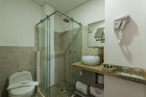 Ett badrum på Getsemani Cartagena Hotel