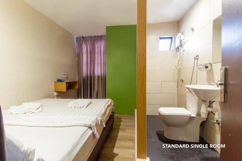 ห้องน้ำของ 33 Star Hotel by The Awinka Group Of Management