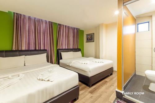 Cama o camas de una habitación en 33 Star Hotel by The Awinka Group Of Management