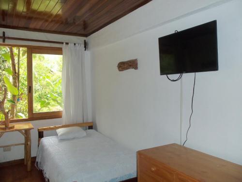 Een bed of bedden in een kamer bij Refugio de Orquídeas