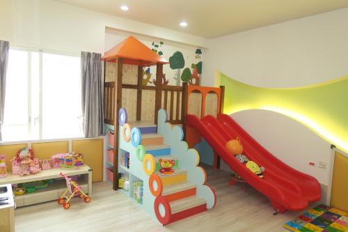 a childs room with a slide and a playground at ChaoPingJia Fengge Guesthouse in Wujie