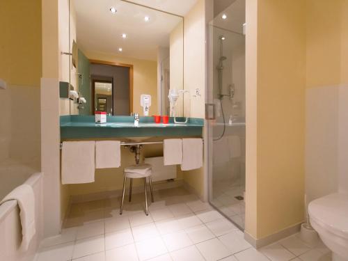 Koupelna v ubytování DORMERO Hotel Altes Kaufhaus Lüneburg