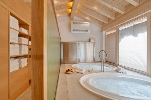 Hotel Aristella Swissflair tesisinde bir banyo