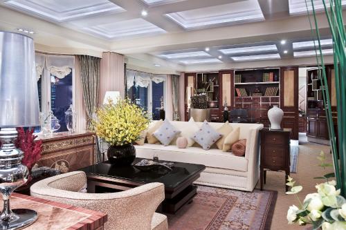 a living room with a white couch and a table at The Kunlun Jing An in Shanghai
