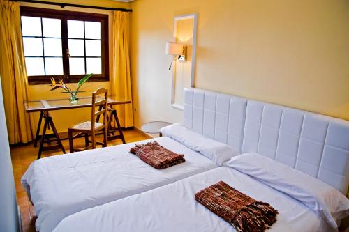 Bungalows Bahia Sur tesisinde bir odada yatak veya yataklar