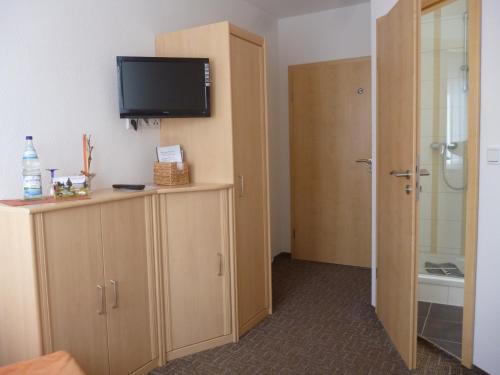 TV a/nebo společenská místnost v ubytování Hotel Zum Birkenhof
