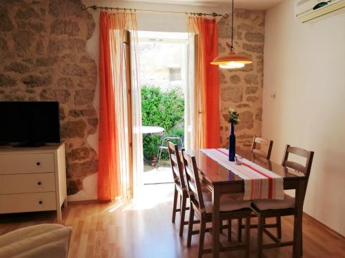 Μια τηλεόραση ή/και κέντρο ψυχαγωγίας στο Apartment Nirvana