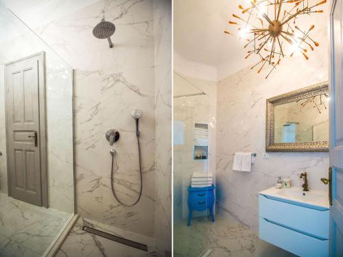 - deux photos d'une salle de bains avec douche et lavabo dans l'établissement Royal Blue Apartment, à Split