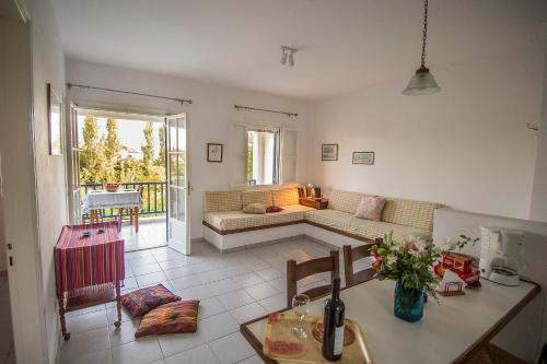 A seating area at Eressos Ilios Apartments