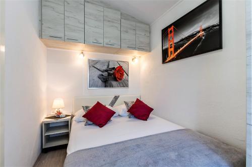 Postel nebo postele na pokoji v ubytování Apartment Taja, cijela kuća i vrt samo za vas