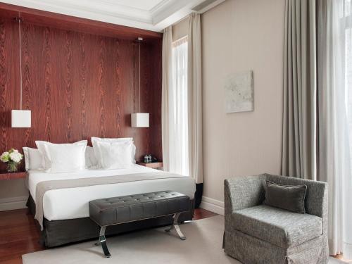 Tempat tidur dalam kamar di Hotel Único Madrid, Small Luxury Hotels