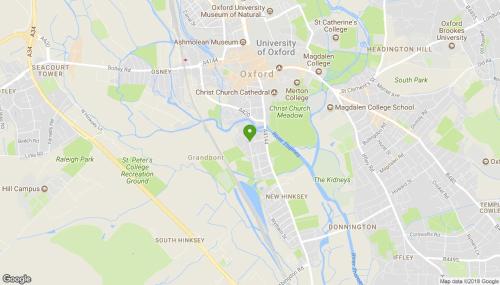a map with a green marker on it at La casetta d'Àneu in Oxford