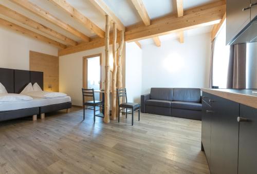 Gallery image of Guesthouse Dolomiten in Egna