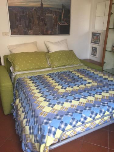 En eller flere senge i et værelse på Lovely Irnerio ❤ flat near S. Pietro ★