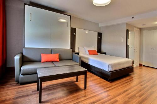 Postel nebo postele na pokoji v ubytování Hotel Classique