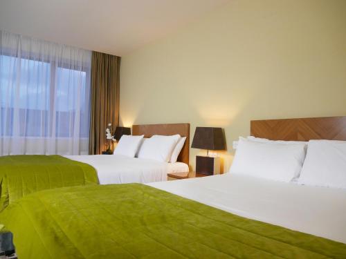 Voodi või voodid majutusasutuse The Connacht Hotel toas