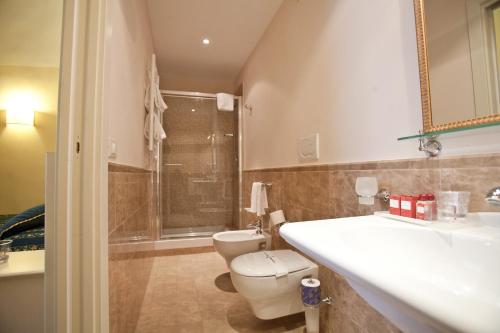 a bathroom with a toilet and a sink and a shower at Dimora Degli Dei in Rome