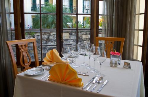 a table with wine glasses and napkins on it at Hotel Quinta Bela S Tiago in Funchal