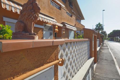 a statue of a lion on the side of a building at B&B La Pineta in Orbetello