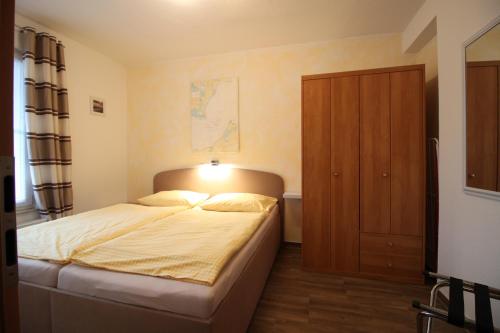 a bedroom with a bed and a wooden door at Feriendomizil am Hafen in Zingst