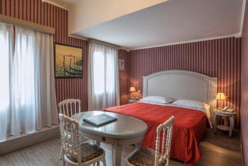 Hotel La Fenice et Des Artistes Image