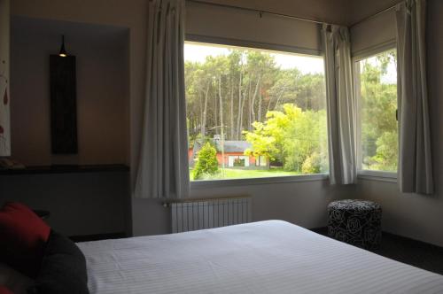 Giường trong phòng chung tại Altué Apart Hotel