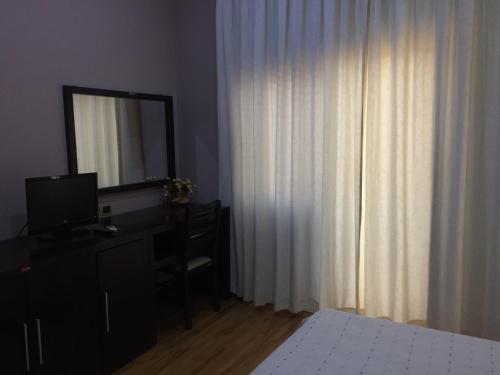 Una cama o camas en una habitación de Hotel Colombo Elbasan