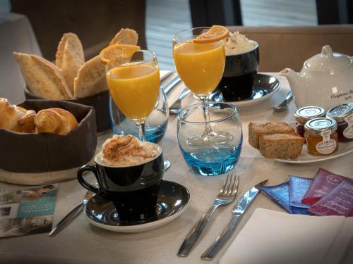 Comida en o cerca de este apartahotel