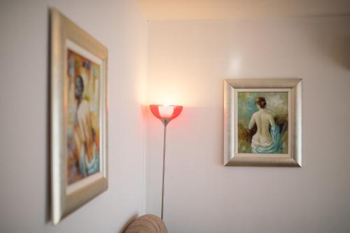 a room with a lamp and a painting on the wall at Apartments Dania in Lopar