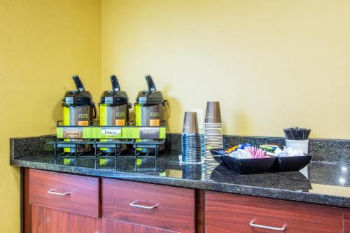 Minuman di Cobblestone Inn & Suites - Corry