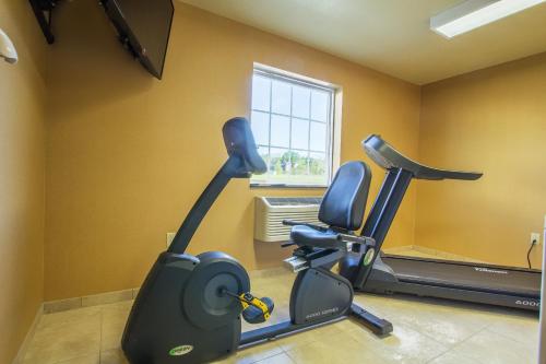 Pusat kecergasan dan/atau kemudahan kecergasan di Cobblestone Inn & Suites - Corry