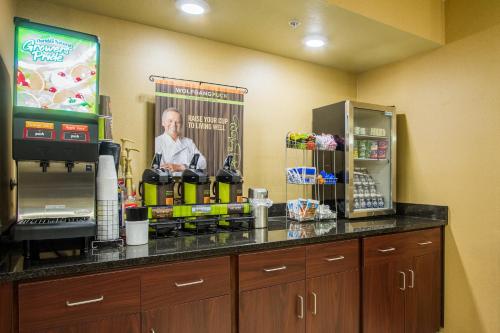 Minuman di Cobblestone Inn & Suites - Corry