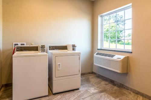 Foto da galeria de Cobblestone Hotel & Suites - Greenville em Greenville