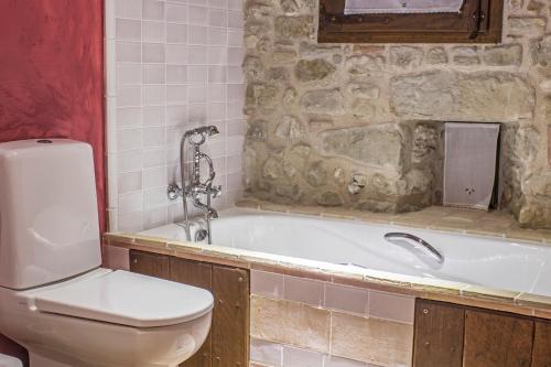 Koupelna v ubytování Mas Tulsà Casa Rural Girona