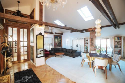 Fotografia z galérie ubytovania Unique Luxury Loft with Terrace in Old Town v Prahe