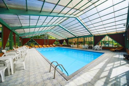 a large swimming pool with a glass ceiling at Pousada dos Pinhos in Pedra Azul