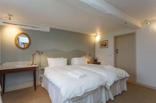 Katil atau katil-katil dalam bilik di Apple Cottage - Vivre Retreats