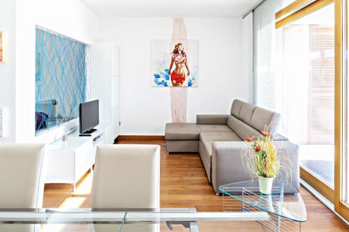 Un lugar para sentarse en Portopiccolo Avolare Apartments in panoramic terrasses - beach included